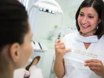 Detalhe de cuidado com o sorriso na Aglaê Odontologia