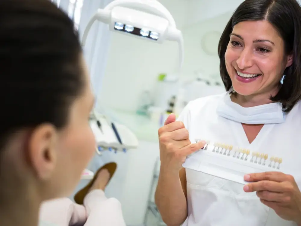 Detalhe de cuidado com o sorriso na Aglaê Odontologia